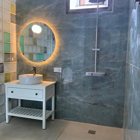 Comfortable In Historic Casa Quesada Shared House