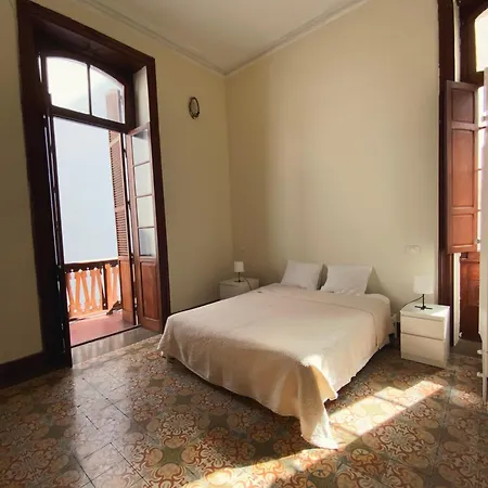 Comfortable In Historic Casa Quesada Shared House Mini-hôtel