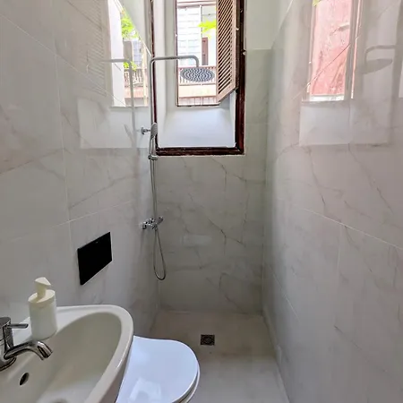 Comfortable In Historic Casa Quesada Shared House