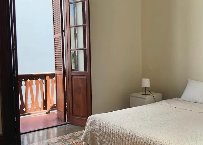 宾馆 Comfortable In Historic Casa Quesada Shared House