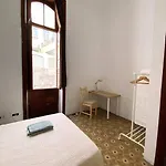 אורחן Comfortable In Historic Casa Quesada Shared House