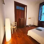 אורחן Comfortable In Historic Casa Quesada Shared House