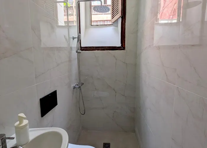 Comfortable In Historic Casa Quesada Shared House